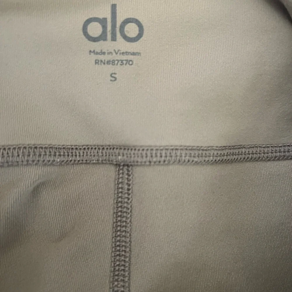 Alo Yoga Women's Ultimate High Waist High Waist Moto Leggings
